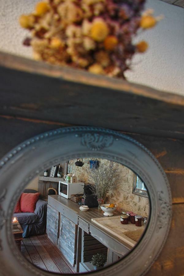 Le Moulin De Picaud Bed & Breakfast Grans Exterior foto